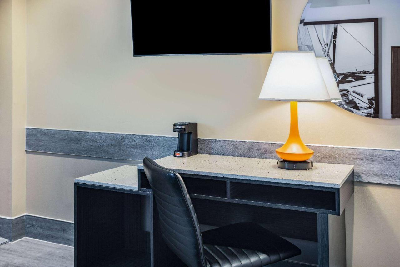 Super 8 By Wyndham Lindenhurst المظهر الخارجي الصورة