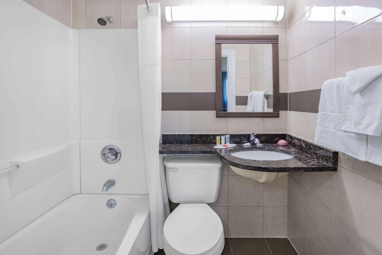 Super 8 By Wyndham Lindenhurst المظهر الخارجي الصورة